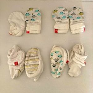 Goumi kids baby mitts and booties.